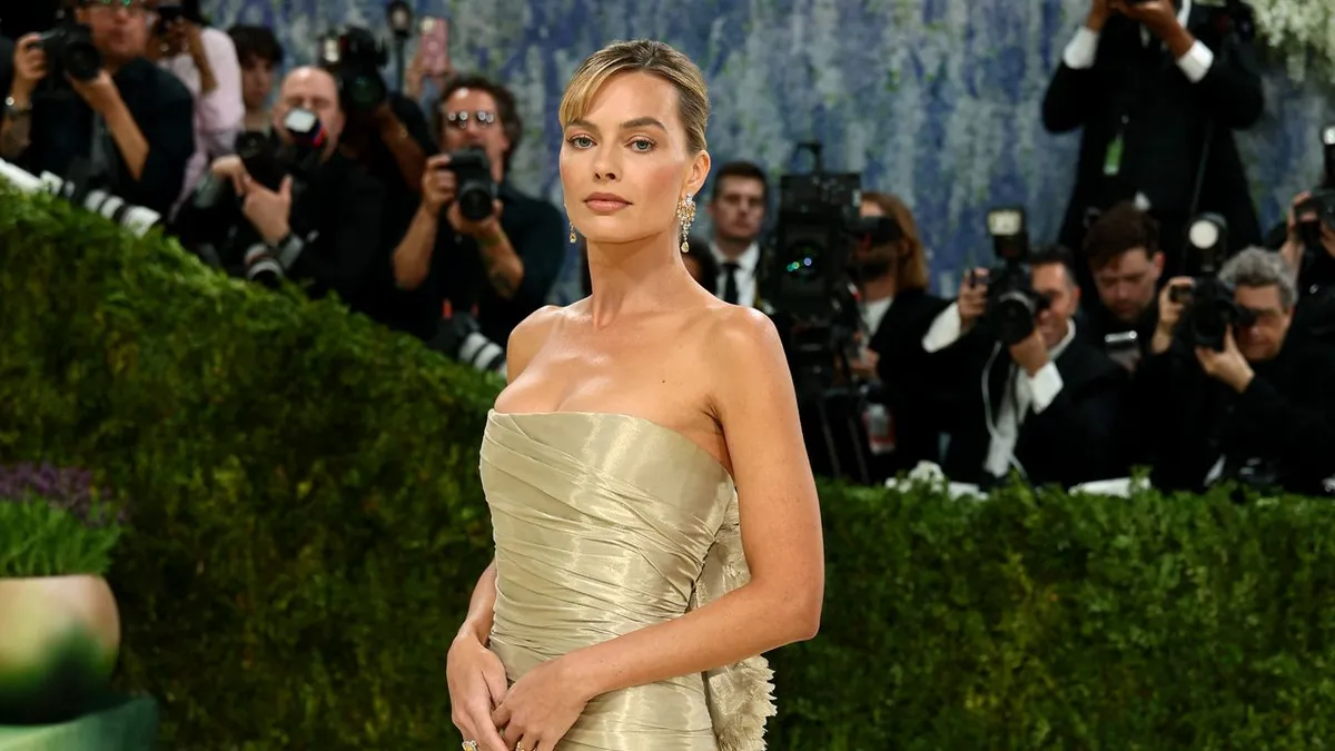 margot robbie — HR news